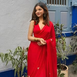 Elegant Blue Saree with Floral Accents